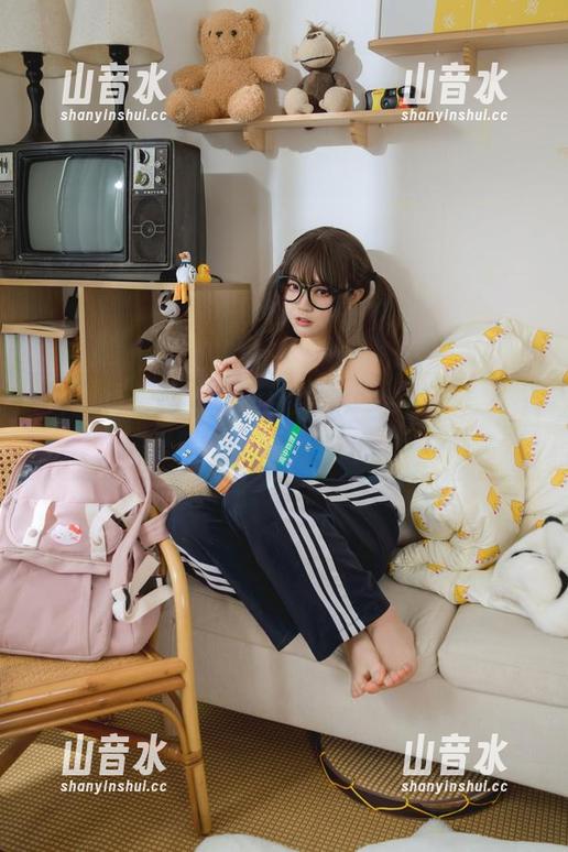 神沢永莉 当神沢永莉变身Suiri圣诞少女,私拍合集里藏着一颗糖果的梦!