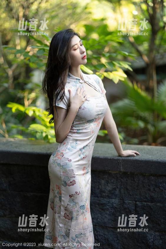秀人网 - 合集中最闪亮的那一条，Elise谭晓彤黑丝私拍，别人都在忙干啥呢？