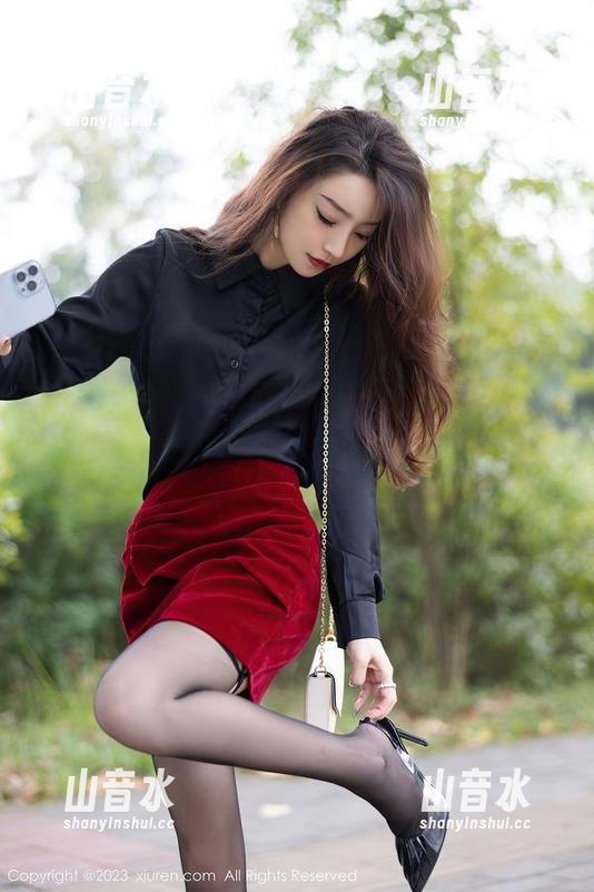 秀人网-周于希Sally 秀人网 - 周于希Sally女友私拍图包,偶尔的俏皮与真实