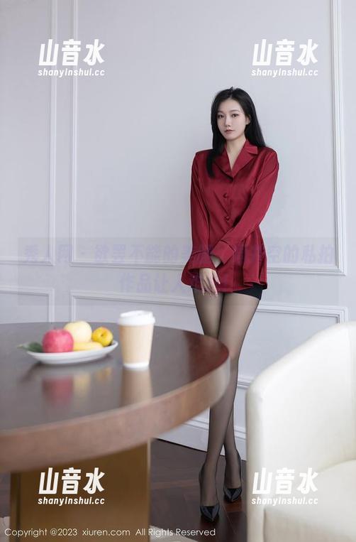 秀人网 - 欲罢不能的美腿，周井空的私拍作品让人难忘！
