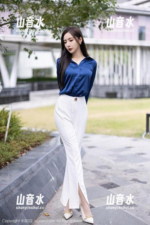 秀人网 - 送你夏诗雯Sally的美图—女王降临，不吃草莓你会更喜欢哦！