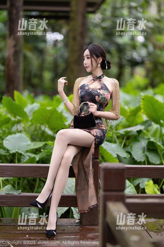 秀人网 - 别眨眼！娜露Selena的最新连体衣写真集，你可能会被骗得心痒痒。