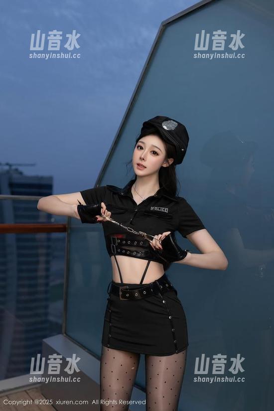 秀人网 - 悦悦姐又来更新啦！图集里的裤里丝，不知为啥更让我想多想几遍？
