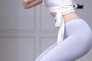 秀人网 – 果儿victoria的图包：套装加持，细腻的美图等着你！