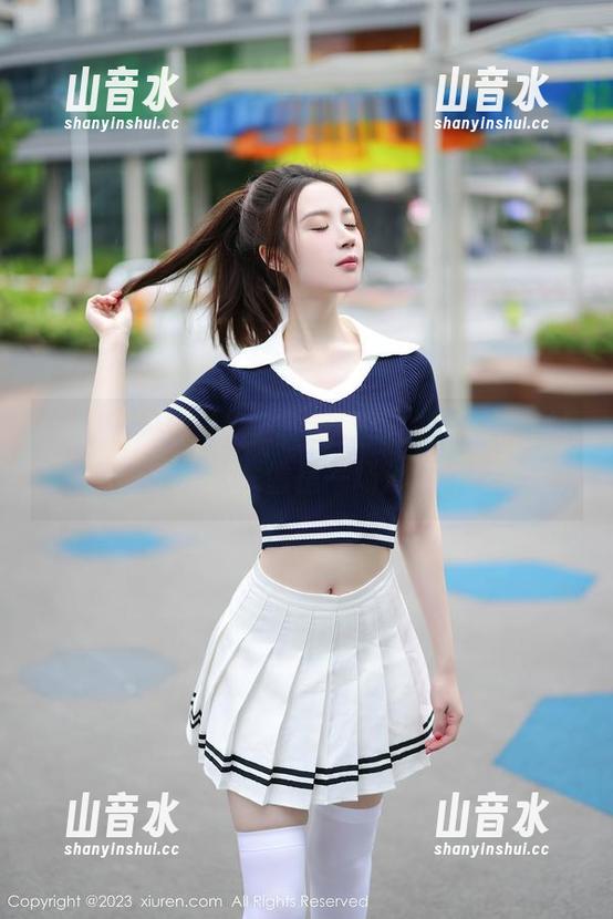秀人网 - 看来看去，陆萱雅的双人作品让我有种错觉，像是一场沙雕打卡？