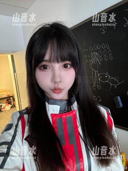 叹服！秋山AkI私房写真里的狂三，眼神让我住进去
