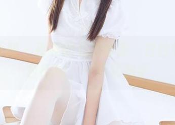 稚乖画册 – 夜夜的私拍合集：白丝绝配天台80d，一眼就剁手