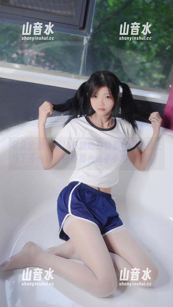 紧急企划-小婕 紧急企划 - 看!小婕的办公室作品在线上线下不一样,还有那么点小小的火花呢!