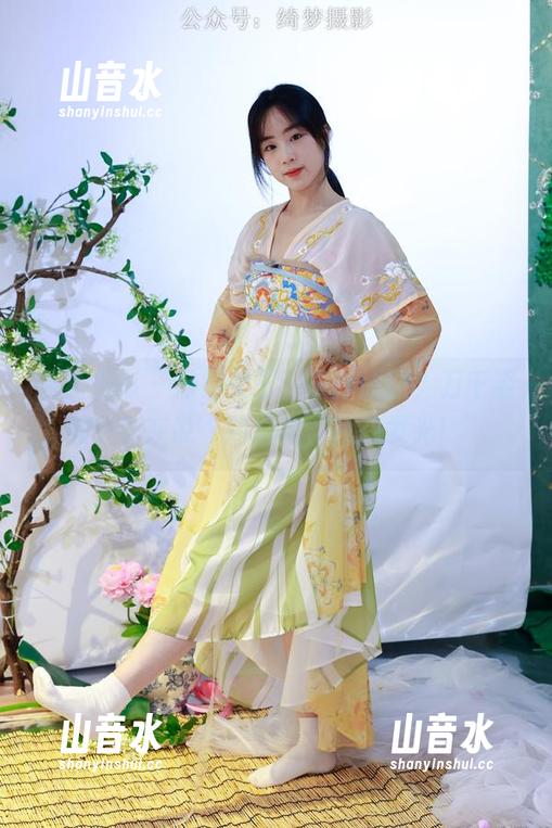 绮梦摄影 - 月月女王，最新原图，万千姿态好像在说“别看我，我在发光！”