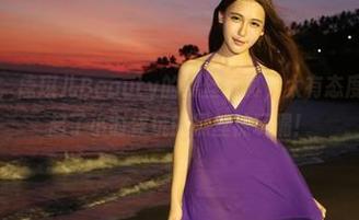 美媛馆 – 看，唐琪儿Beauty的黑丝写真，太有态度了，让我想起了小时候玩的黑丝袜玩偶！
