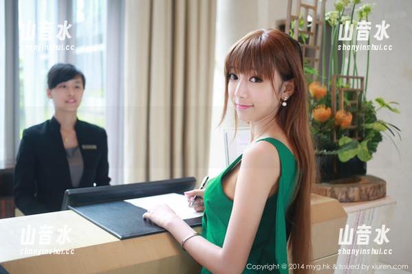 美媛馆-王馨瑶 美媛馆 - 王馨瑶的高跟鞋写真集,精选得让人想问,穿着这鞋子走路要练多少功?