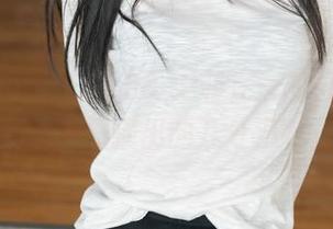 花漾show – SOLO-尹菲在家的日常，最新图库碰撞出的几分温暖。