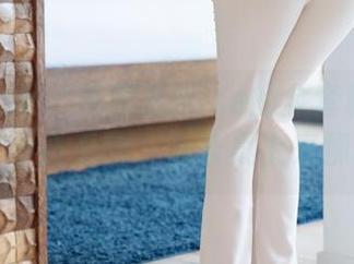 花漾show – 张思允Nice的全套秘书写真，工作不必无趣，办公桌上来聊聊吧！