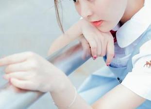 菠萝社 – 柳侑绮的夏日风情图集：不经意间就被那风吹到了脸上，唉，真受不了。