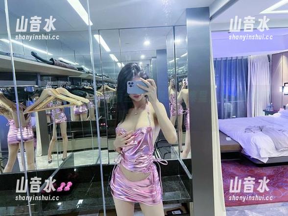 葛征 微密圈 - 在葛征的高清丝袜制服写真集里,难道我的眼睛有问题?