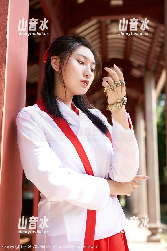蜜桃社 - 图集里的琳琳ailin，短裤和阳光相遇的日子