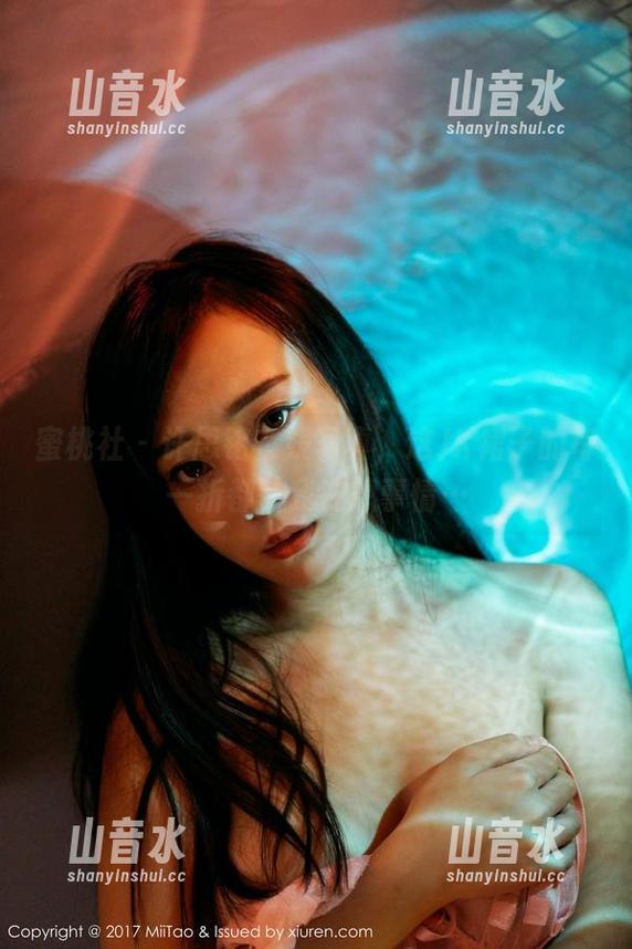 蜜桃社 - 许思铭在线写真，这JK裙子的每一折都让我在想事情…
