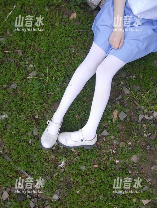 西尔酱 这美图太会撩,西尔酱的校服白丝,下载一张放桌面吧!