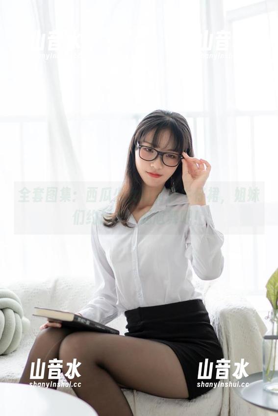 西瓜少女 全套图集:西瓜少女的衬衫牛仔裙,姐妹们约起来一起尬舞吧!