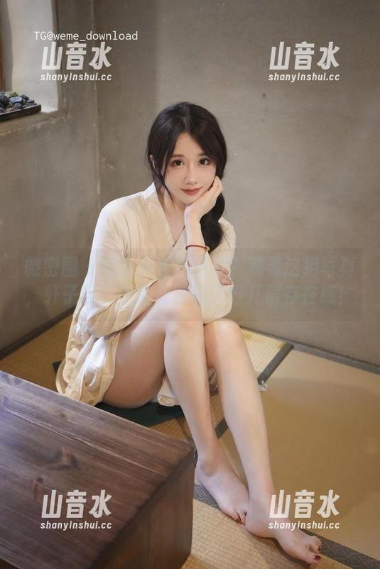 轩子巨二兔 微密圈 - 谁说外表不重要?观看这组写真,轩子巨二兔用皮衣刷了好几层存在感!