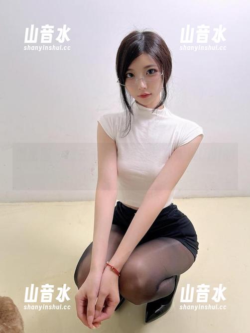 陈妮妮UNI 微密圈 - 撇去干扰,浴缸与陈妮妮UNI的原图戏剧对撞!