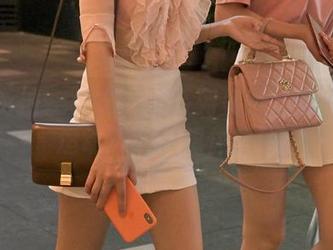 魔镜街拍 – 曼曼运动系列美图：你说这是运动？我只想休息…