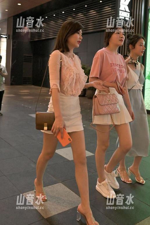 魔镜街拍-曼曼 魔镜街拍 - 曼曼运动系列美图:你说这是运动?我只想休息…