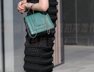 没旺季就搭讪吧，魔镜街拍高清作品为裤里丝搞事情！