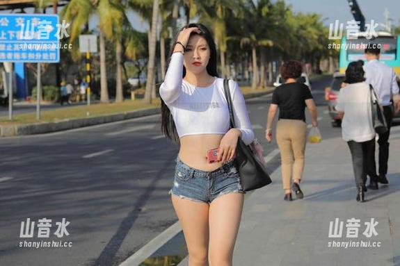 魔镜街拍 魔镜街拍:肉丝美腿小姐姐的阳光微笑合集,口罩掩不住的调调,闲聊资源满满!