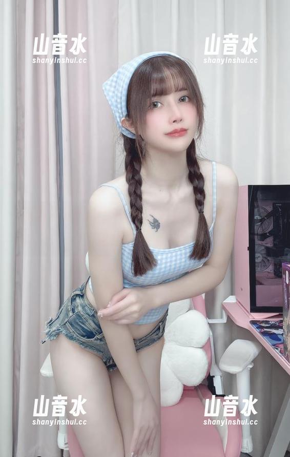 鹿八岁baby：一场红色风暴，说的就是这组图片合集！
